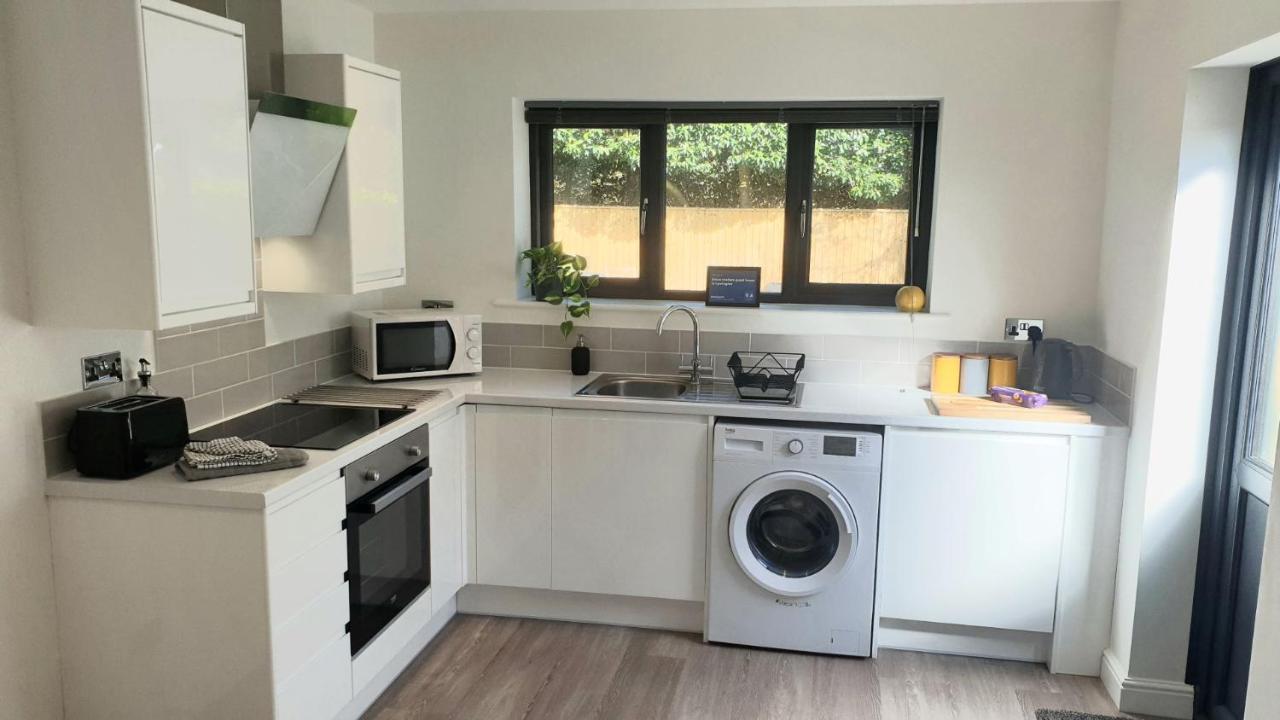Large Modern Self Contained Apartment In Lymington Exterior foto